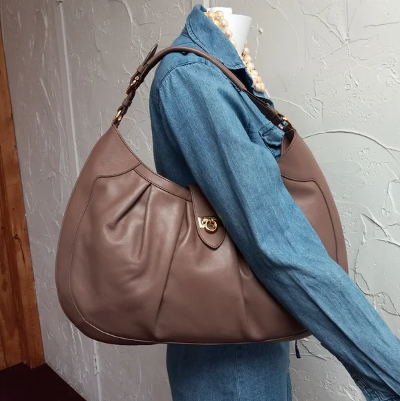 Salvatore Ferragamo, Roxanne Leather Hobo, Gold tone Gancini Hardware - Picture 14 of 14